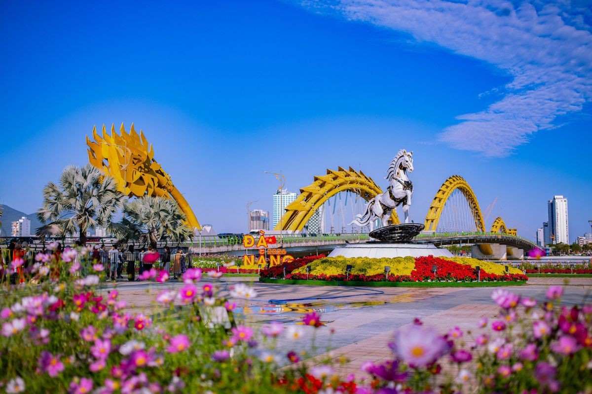 can I travel Vietnam without a tour guide